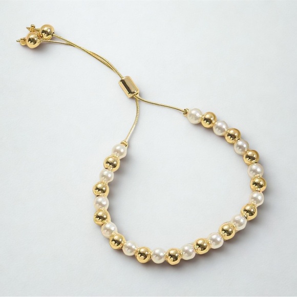 Jewelry - Elegant Gold and Pearl Bracelet